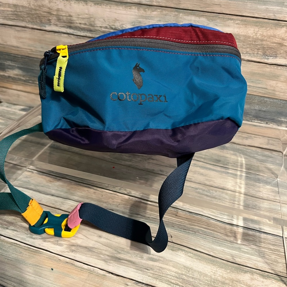Cotopaxi 1.5L hip bag/sling bag/fanny pack. Cotopaxi recycled materials